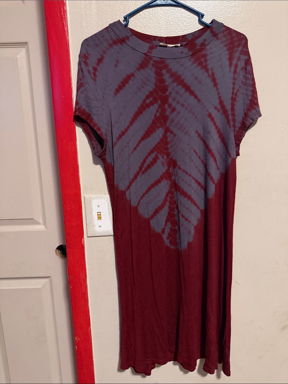 entro Burgundy and Gray Tie-Dye Short Sleeve Midi Dress